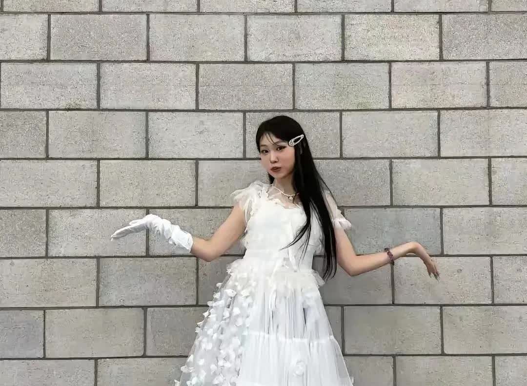 一直搞不懂：为什么小沈阳要舍近求远，非要让女儿从韩国出道？[思考]有人说