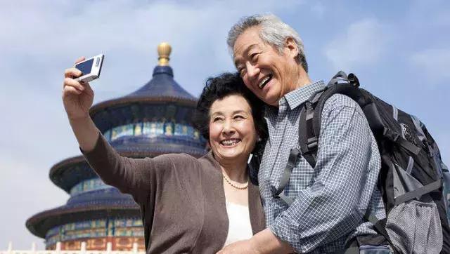 身份证就是通行证！60岁免票，但2个大坑千万别踩看到这个消息，很多叔叔阿姨是