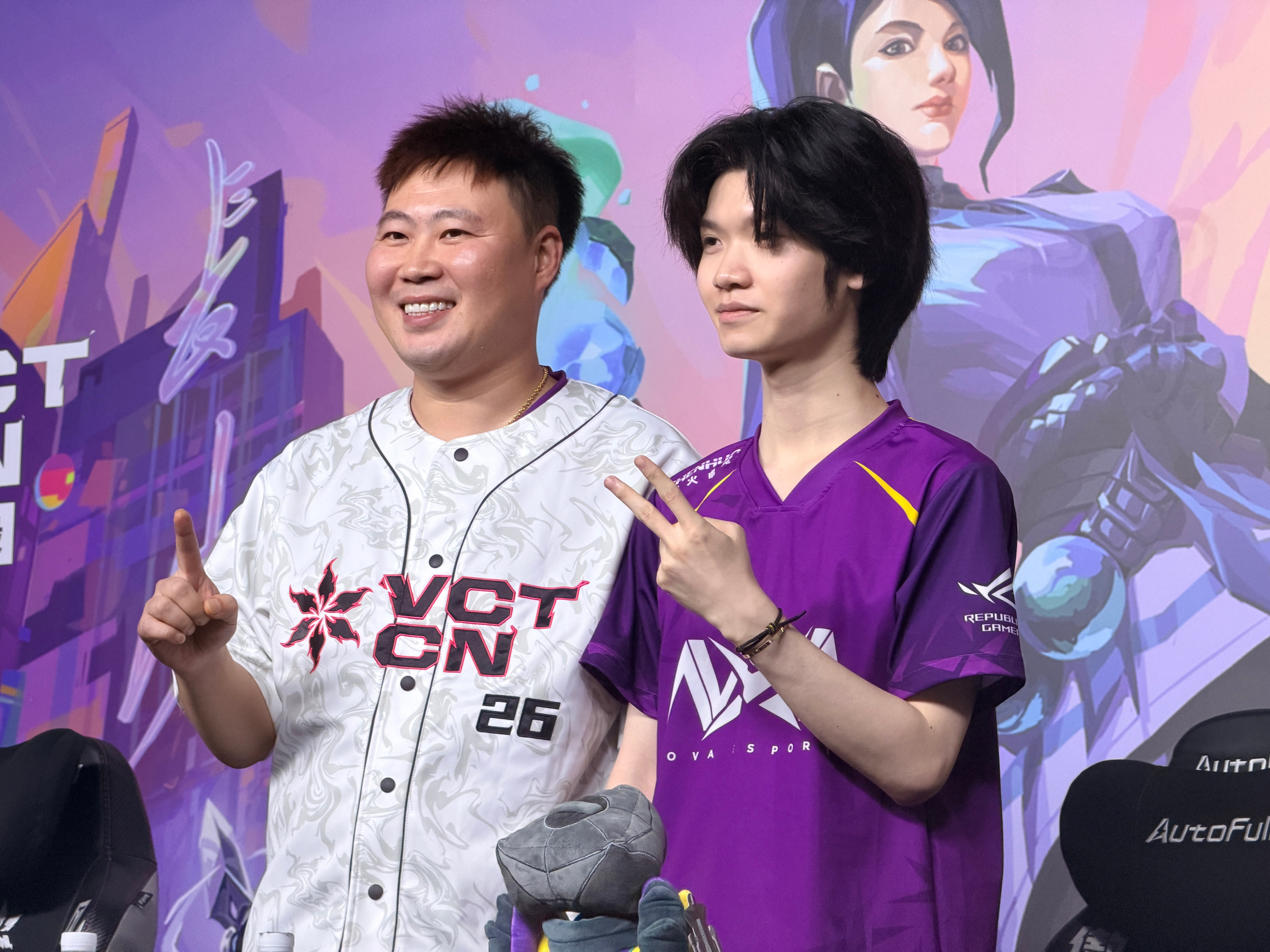NOVA无畏契约和的赛后合照来啦nova晋级季后赛nova击败edg迎四连胜2