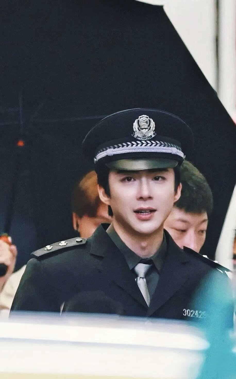 刘宇宁铁证双年代路透什么叫剧抛脸？同一张脸，两种年代，截然不同的气质。刘宇宁制