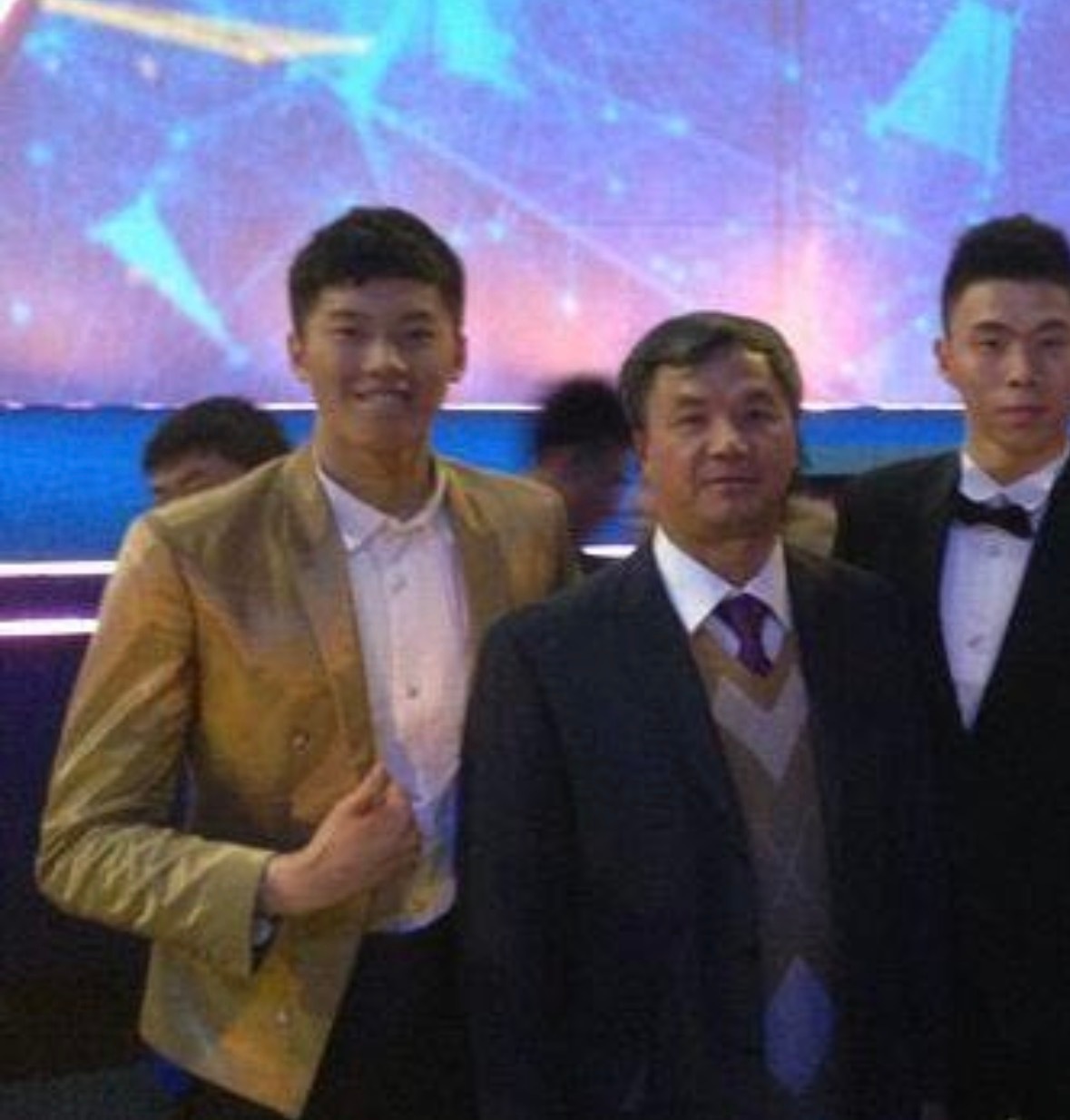 金色小🐽你变了女大十八变