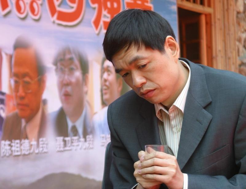 马晓春为什么不认聂卫平是老师呢？难道承认是聂卫平的徒弟很丢人吗？要知道聂卫平在