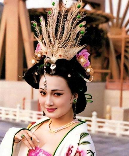 杨玉环墓被出土，专家打开棺椁一看，千年前“传言”竟然被证实！墓中究竟有什么？杨玉