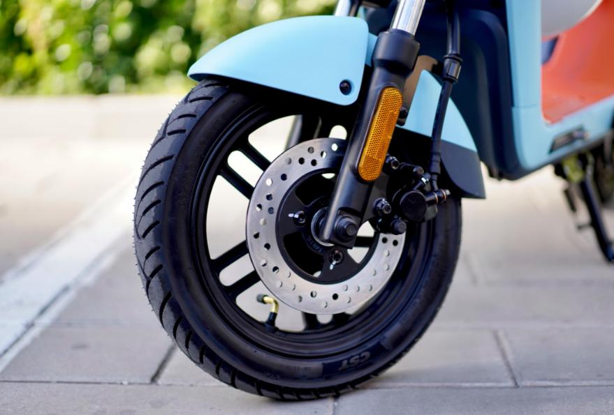 电动车轮胎总扎胎不耐用？认准这些品牌，省心又抗造！骑电动车最闹心的就是轮胎频