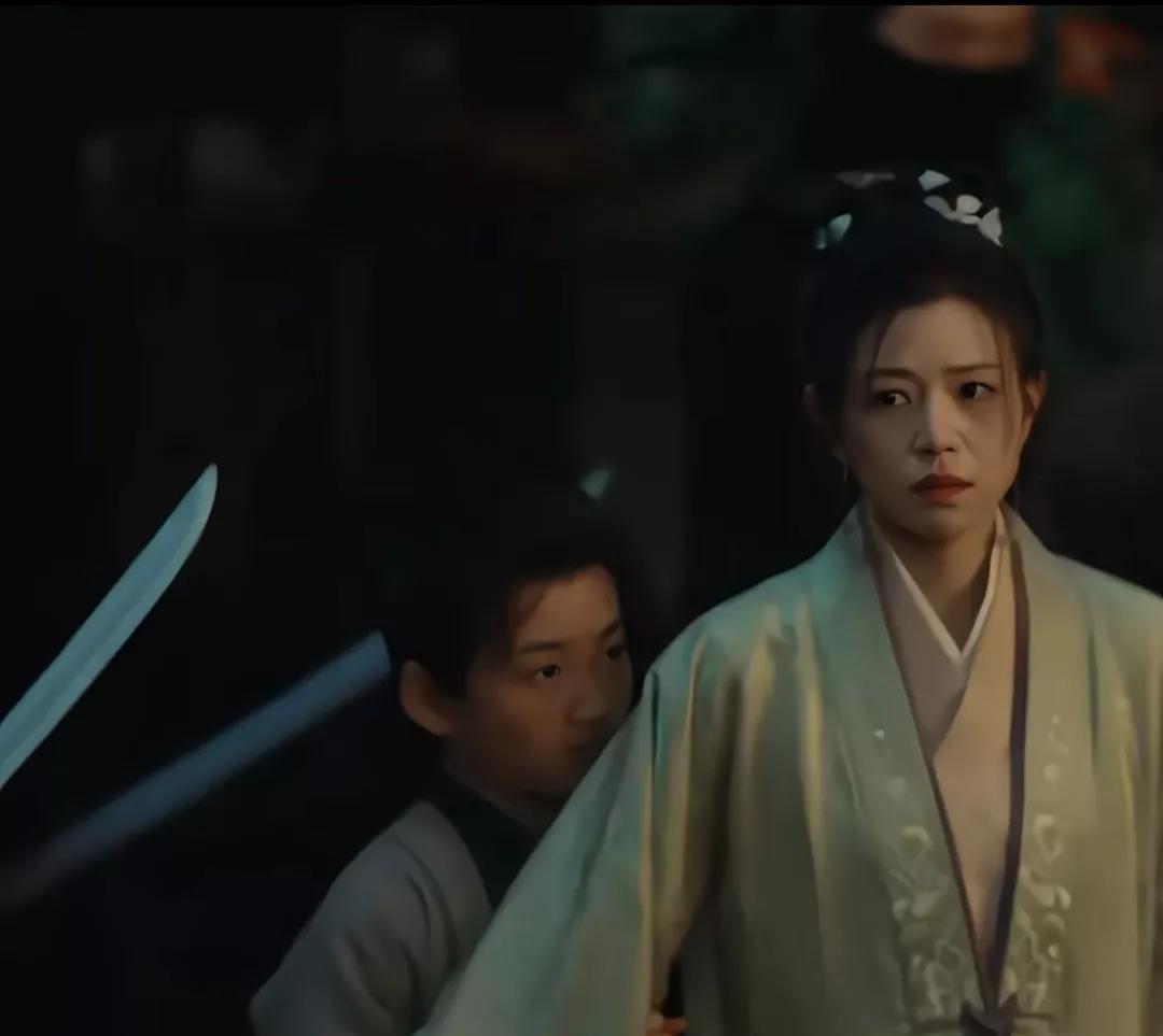 看《藏海传》之前，以为里面最让人心疼的角色就是藏海，看了《藏海传》之后，才发现里