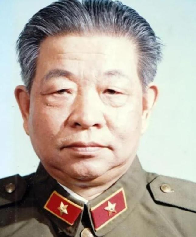 他给毛主席当了26年警卫员，后又保卫华国锋邓小平，如今依然在世，你知道吗？ 