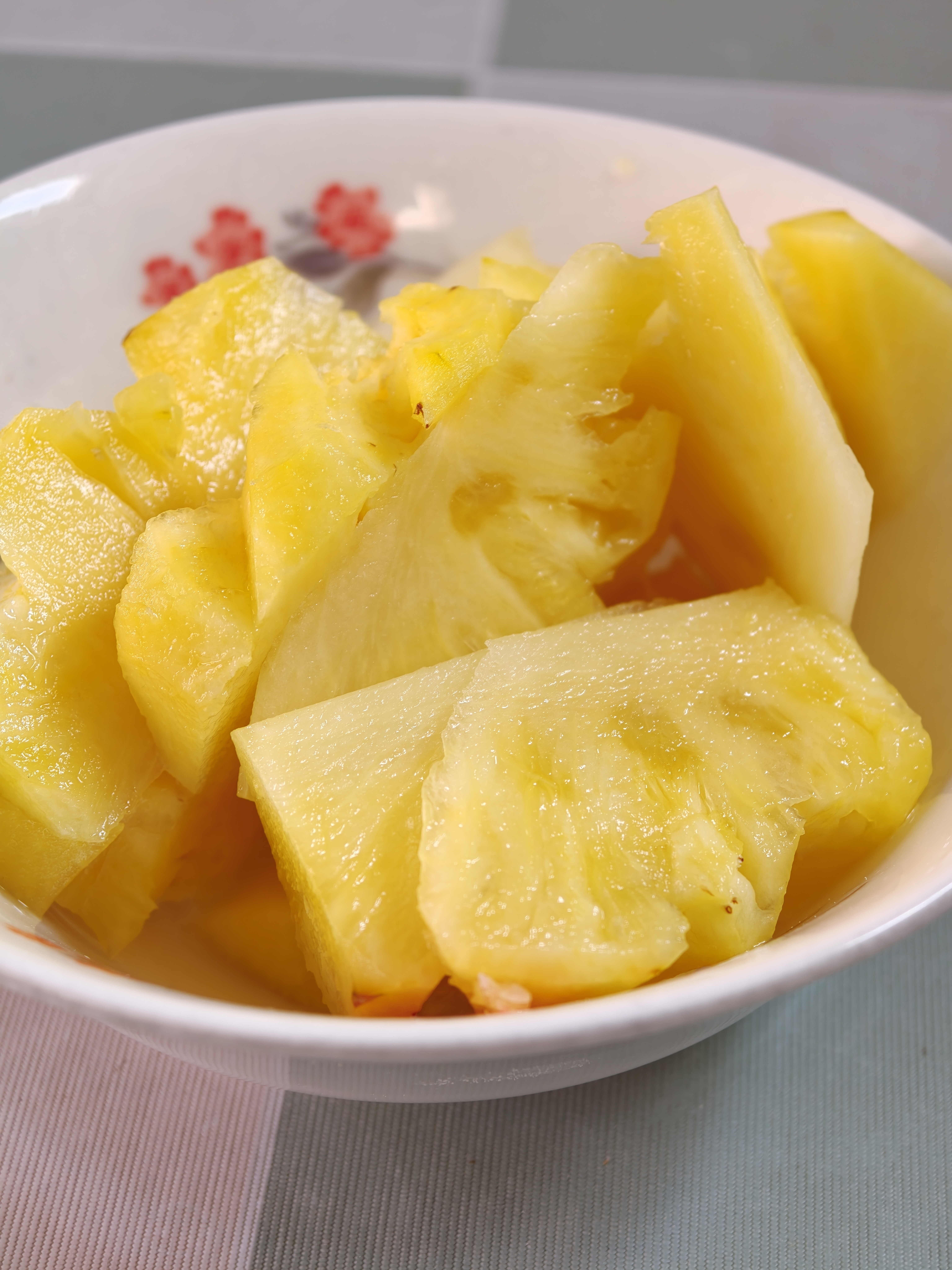 吃个菠萝吧，解解腻