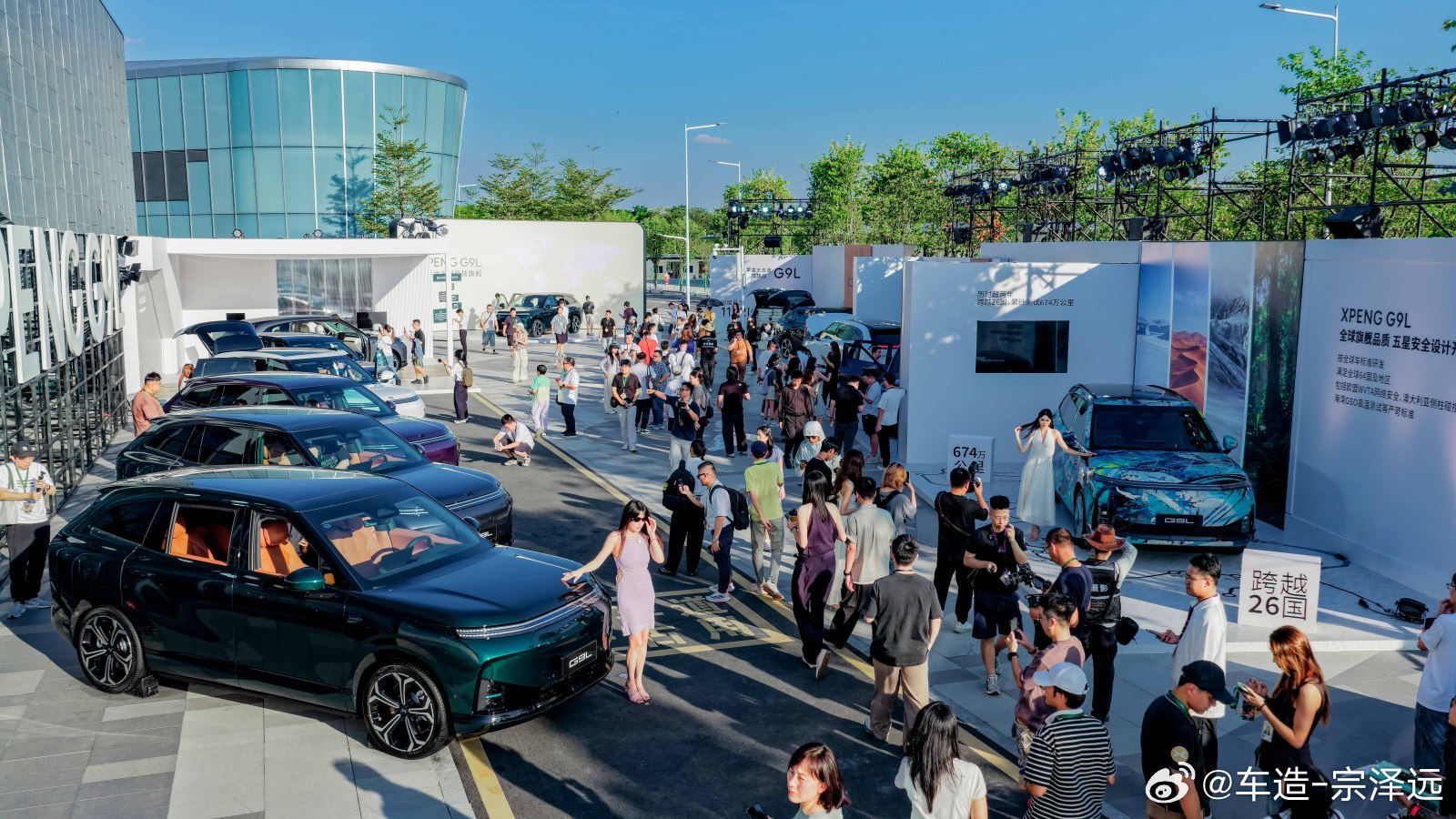 最近各家车企都流行把自家的大六座旗舰SUV外观不变，内饰拆一排座椅直接...