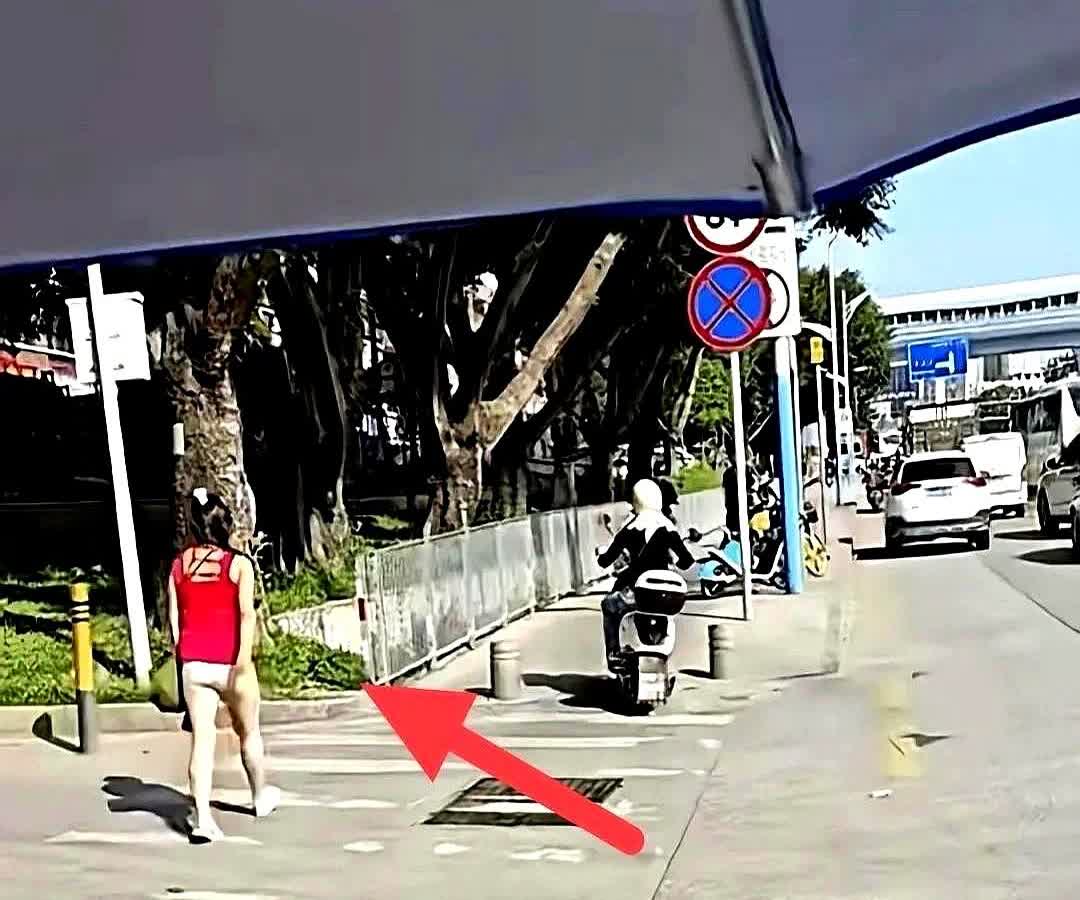 三角裤上街，算艺术还是耍流氓？没人真想当街裸奔，但谁说穿得少就一定没底线