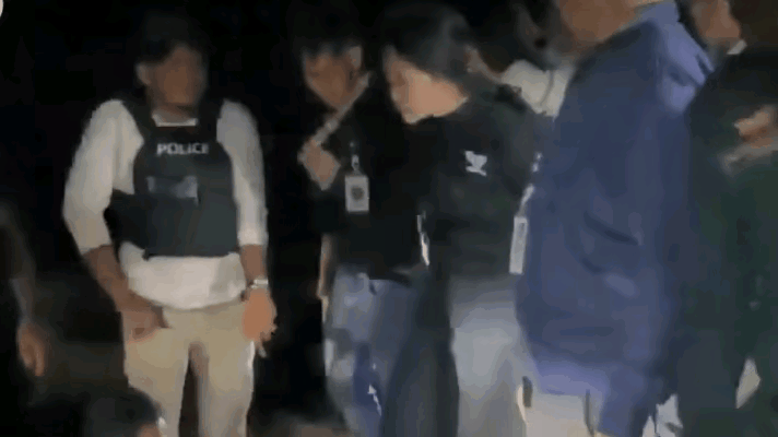 柬埔寨的这个女孩，也许是因为心智不够成熟，是另有隐情，否则的话，她不可能干出这样