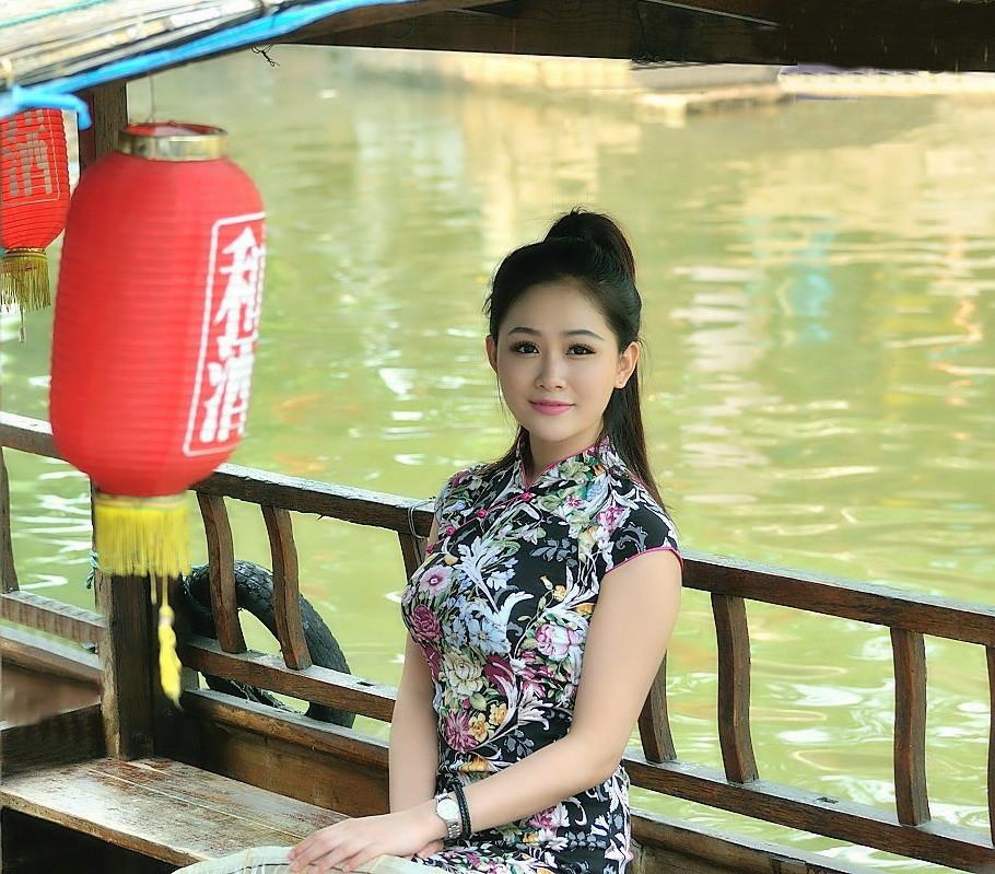 追中年女人，别太“正经”，胆子大一点，反而一约一个准前阵子跟朋友老周喝酒，