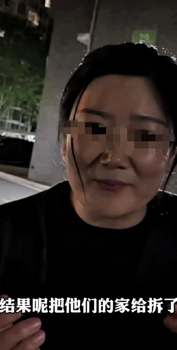 下楼丢个垃圾，竟捡到了婚姻里最暖的真相！看见丈夫闷在车里不回家，妻子一句关切