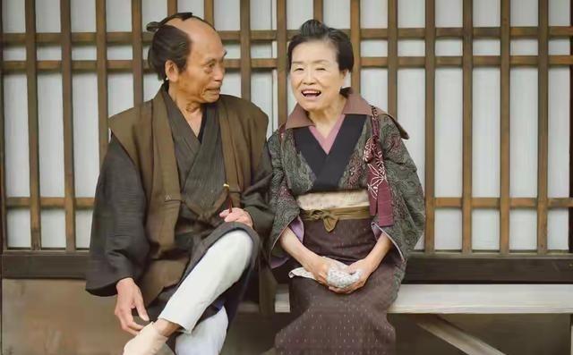 为什么日本人这么压抑寿命还这么长？日本人饮食结构注重平衡，鱼类摄入量高，富含不