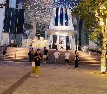很多人羡慕腾讯员工的收入但无人知晓的乃是,众多他们,于上午八九点钟时踏入腾讯