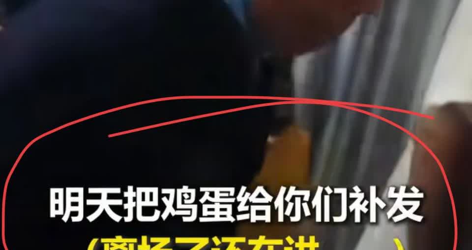 大快人心！襄阳保健品骗局现场，民警一把抢过话筒：别演了！近日湖北襄阳，一