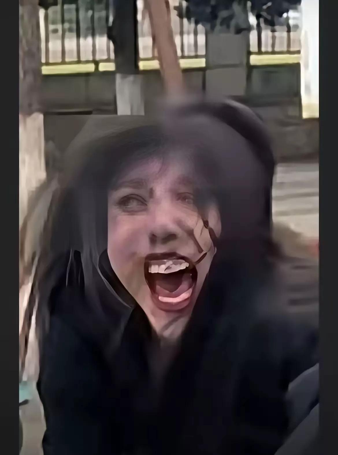 装鬼不象鬼但比鬼更吓人聊斋中的鬼还为穷困书生办好事你这披头散发却在大