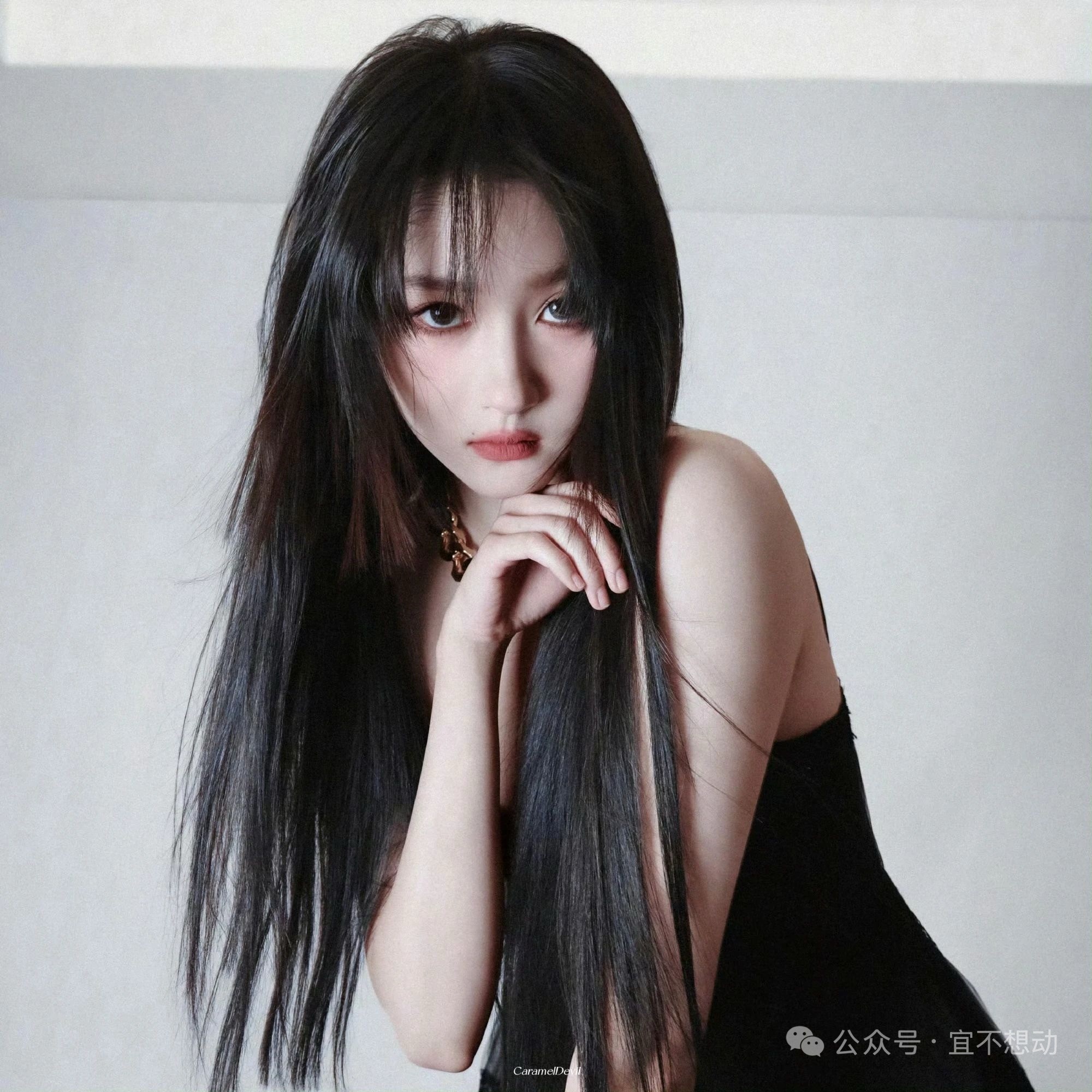 关晓彤黑长直好看，还是短发好看？​​​