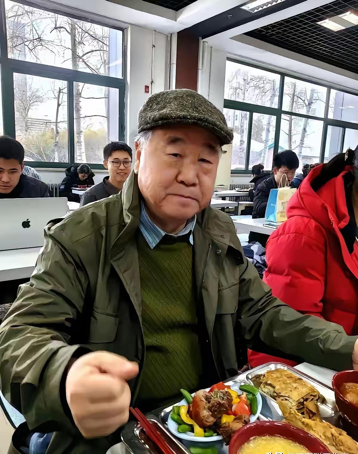 老莫饭量可以呀[赞][赞][赞]！