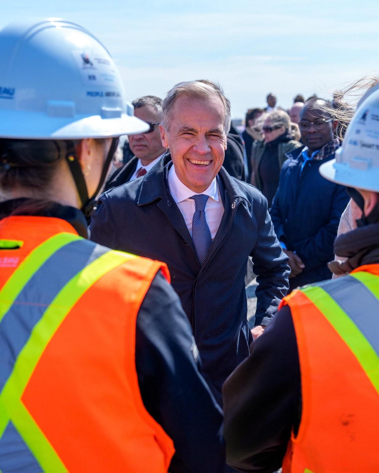 加拿大直接公开向中国喊话了。当地时间19日，加拿大总理卡尼发表讲话，他直言，如今