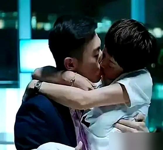 都说《北上广》里朱亚文下不去嘴，我告诉你，真相是马伊琍疼得快散架了。那根本不