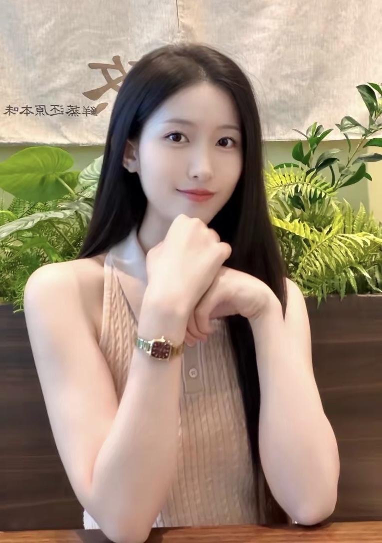 你也喜欢看美女吗美女长相漂亮，身材比例好。