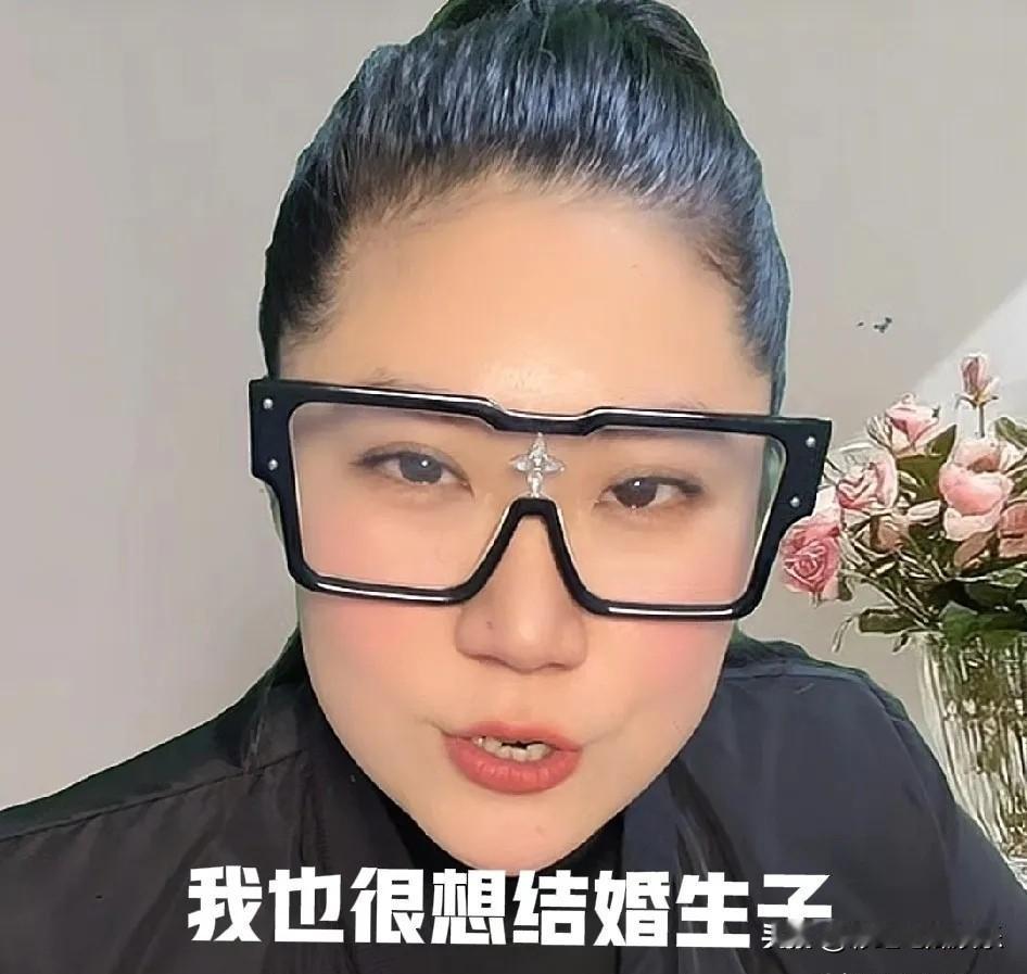 CoCo情人节开播，有人问她为什么不结婚生子，她说没有遇到合适的人不想将就。