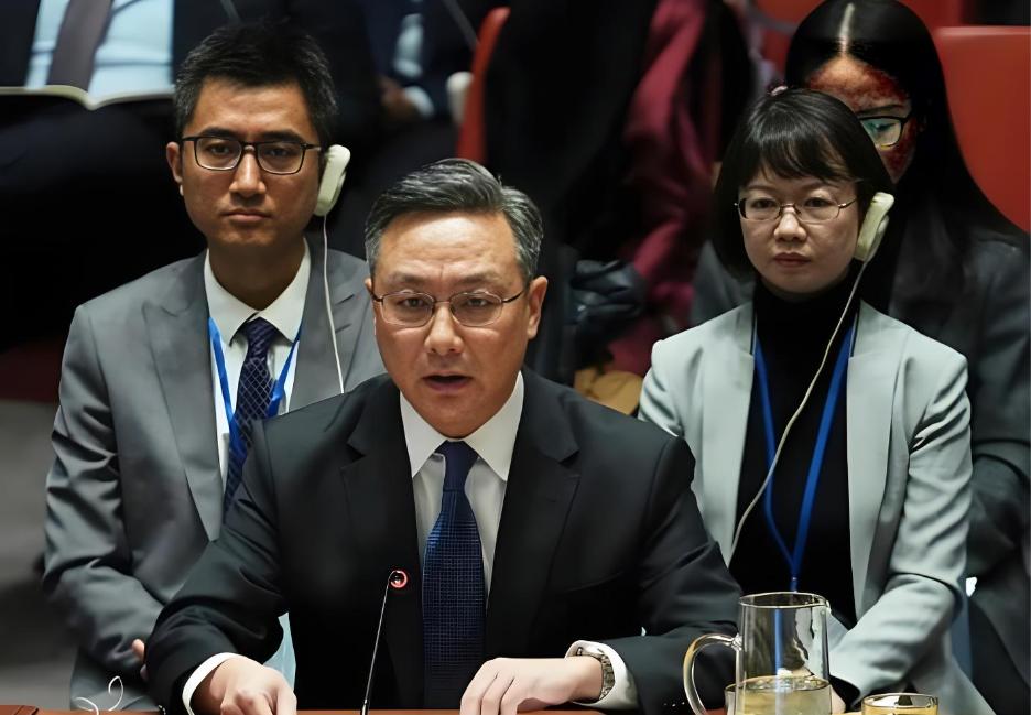 马岛问题中国一句公道话，米莱转身就倒向东方，美国这棋彻底下崩了。马岛，一个距