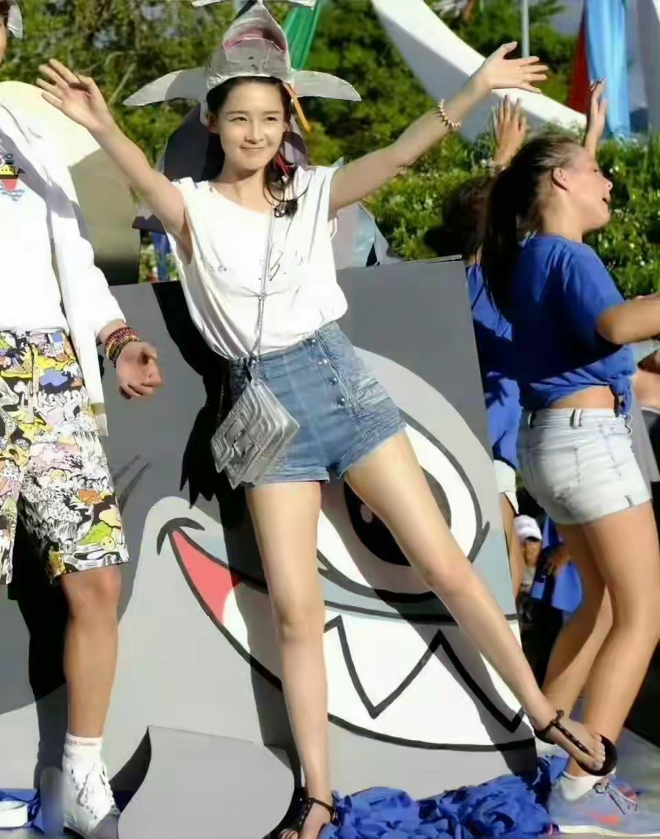 没想到李沁早期这么惊艳，这颜值谁看了不心动啊