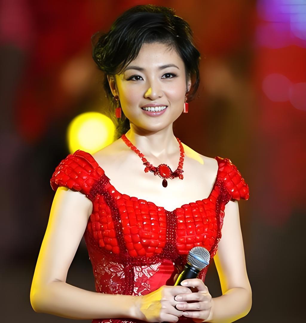 你有没有想过，曾17次主持春晚的“央视一姐”，48岁时为何敢在巅峰期华丽转身？