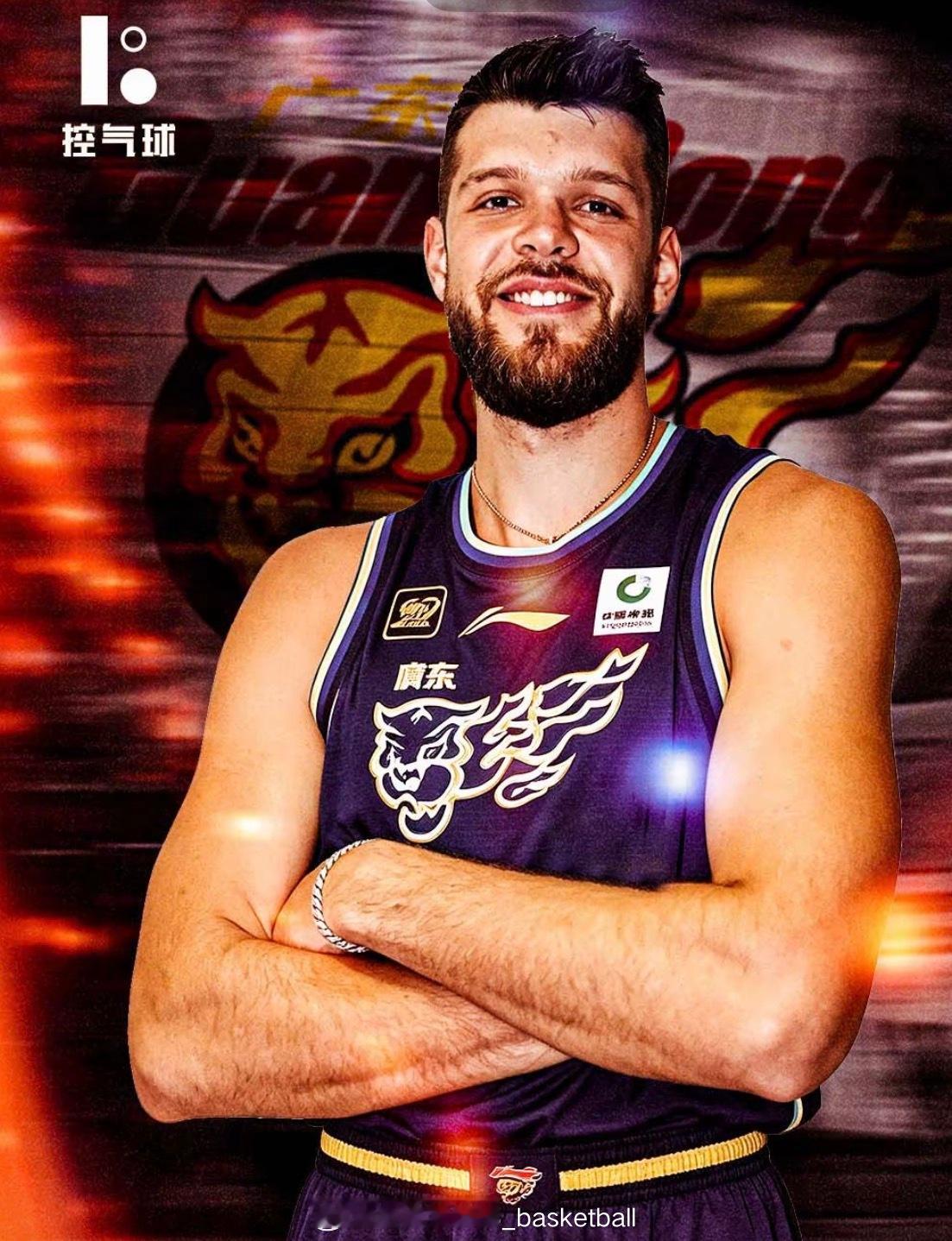 广东宏远迎来压哨补强，他们签下外援拉科塞维奇，拉科上赛季效力于澳洲NBL帮助球队