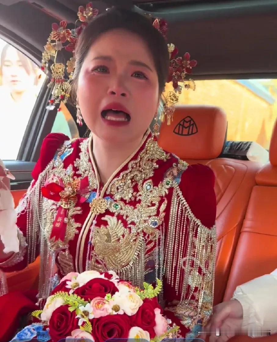 闺蜜怂恿新娘要下车礼6万6！人财两空，究竟为何……我真是无语了，这新娘脑子里