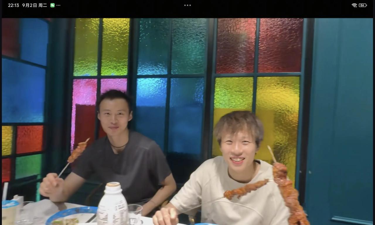 09月01日，林高远跟明润兄弟和教练一起进餐，感觉明涧每次打完比赛，都会聚餐，感