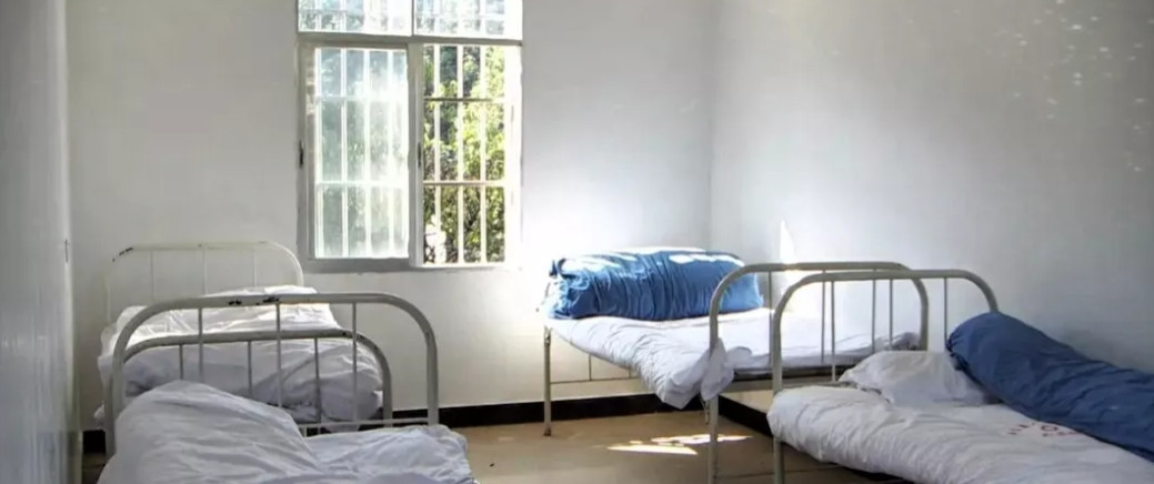 一向疼我的小舅妈做手术，我因工作原因没有去医院看她。事后我和她解释，她却说：我巴