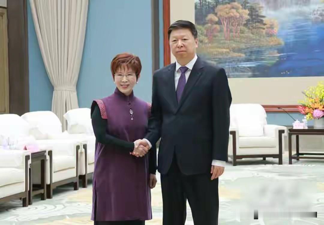 郑丽文20日在节目上被问到统一问题时，她妄言“强扭的瓜不甜”，还附和美国的“和平