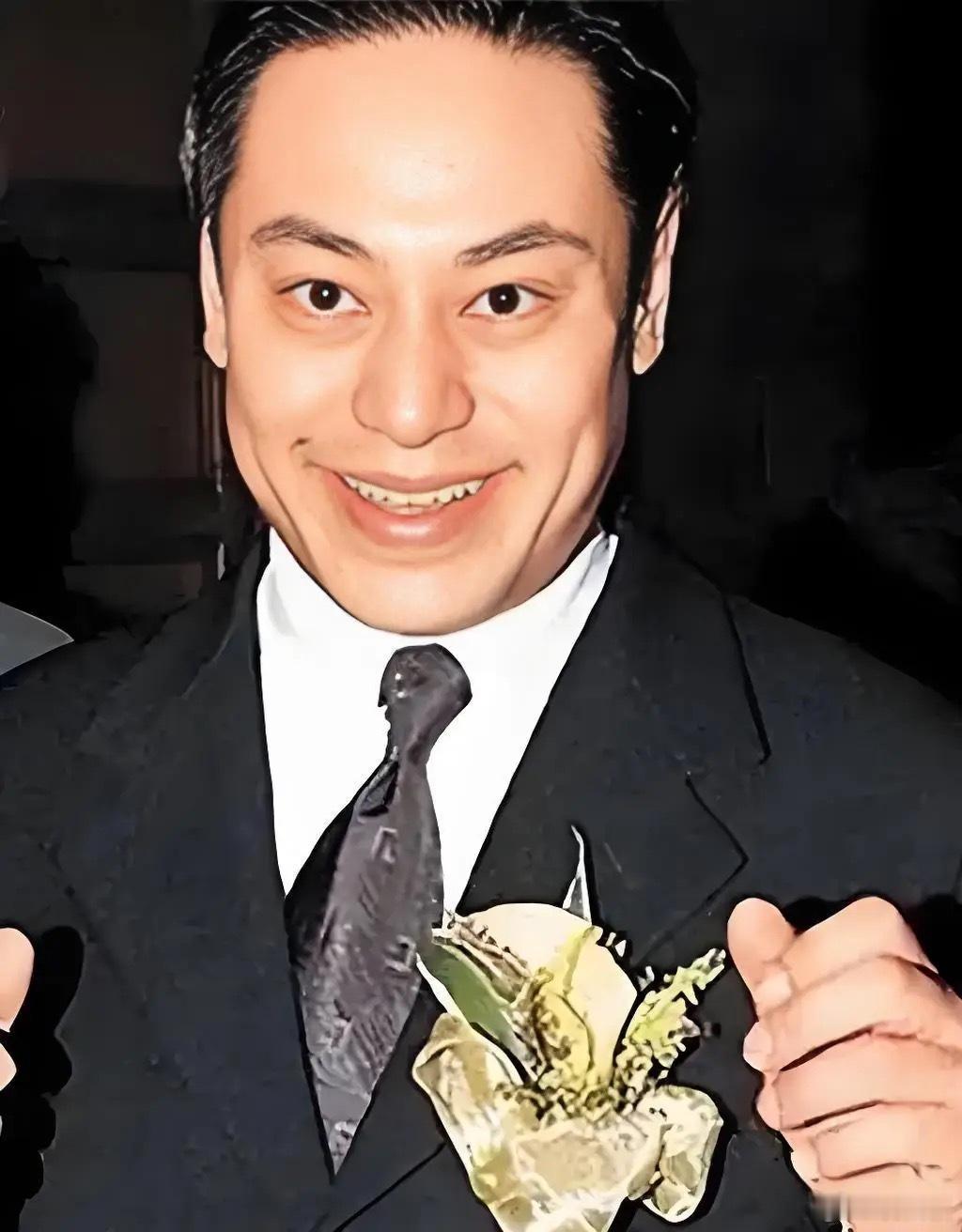 应粉丝请求，解析孙宇晨面相。孙宇晨其实与香港已故富豪罗兆辉面相很有几分相似！两