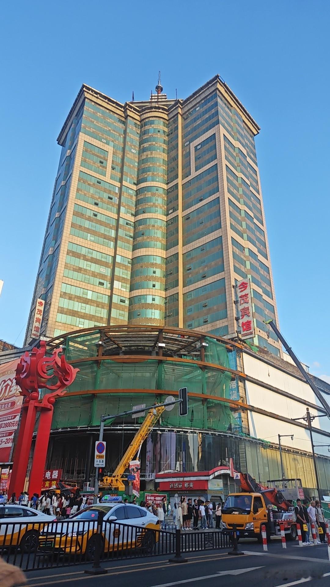 中街迎来新变化！原国美大楼外立面改造，老商圈焕新进行时路过沈阳中街的朋友应