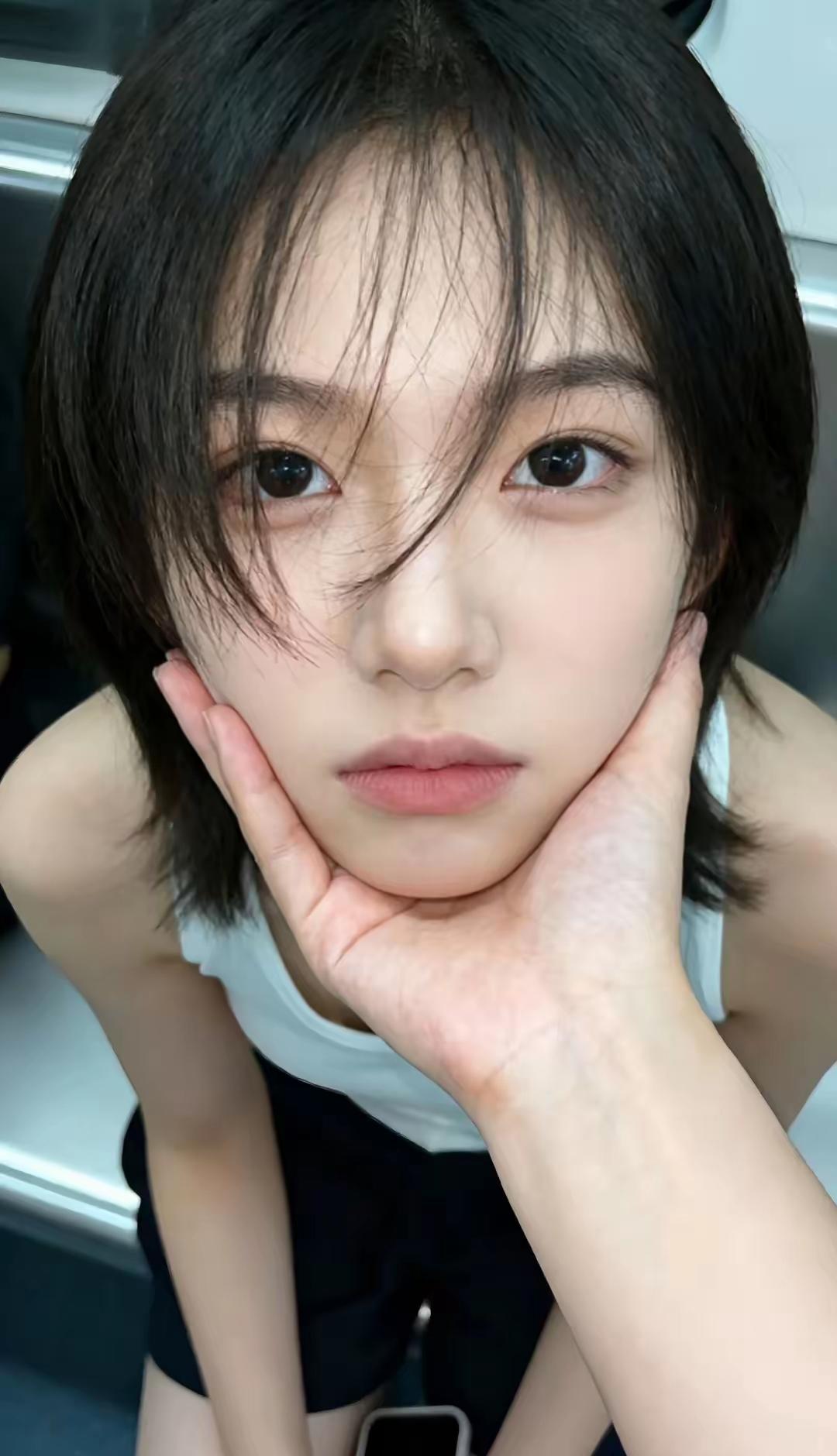 “少女心事，轻轻一触”💕👩‍❤️‍💋‍👩治愈系少女写真怎么拍