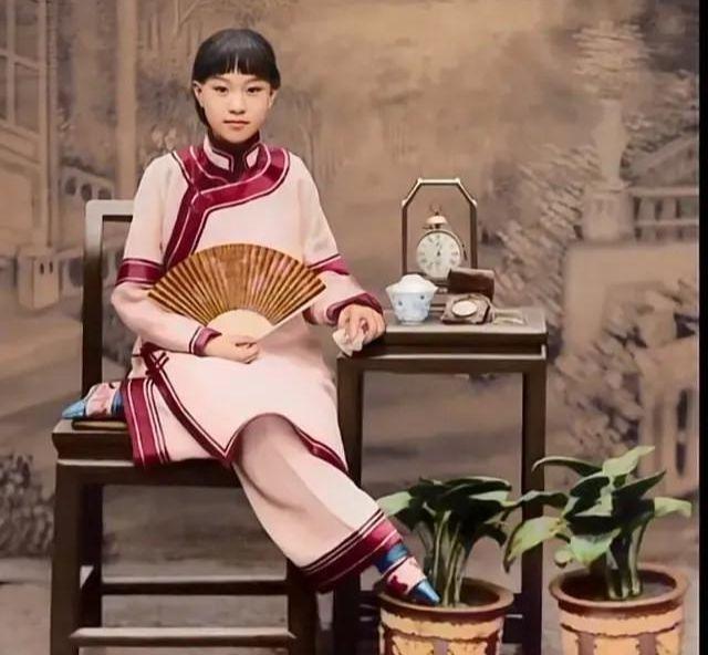 晚清名妓杨翠喜，看起来像个孩子，可在当时她的身价高达12000金！“富二代”李叔