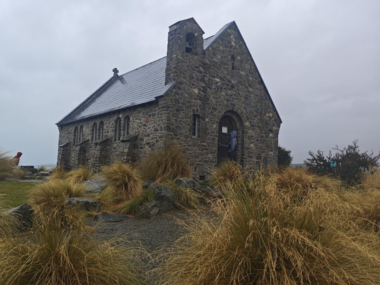 好牧羊人的教堂好牧羊人教堂是新西兰南岛最具标志性的景点之一，位于特卡波湖畔，