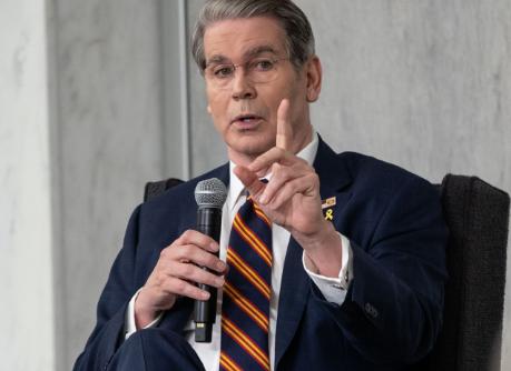 突发新闻:美国财长贝森特要求世界银行终止对中国的支持。美国财长贝森特今天(北