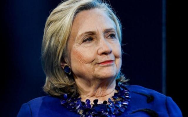 希拉里罕见发声！美国前国务卿希拉里，最近急得直接开骂了。她骂的不是别人，正是美