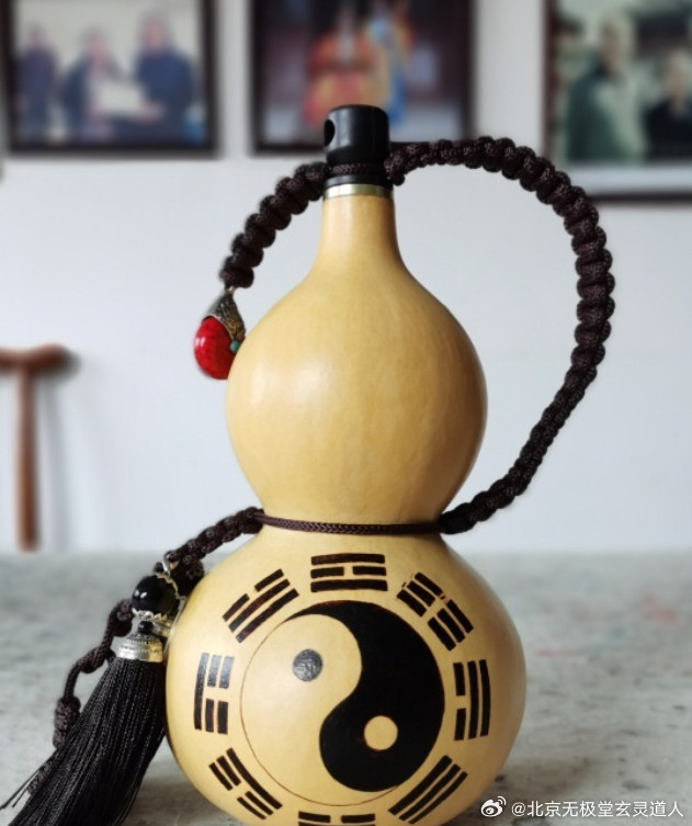 葫芦：道教灵物与风水化煞的千年智慧葫芦在风水中侧重人居环境，调宅气、化煞气、保平