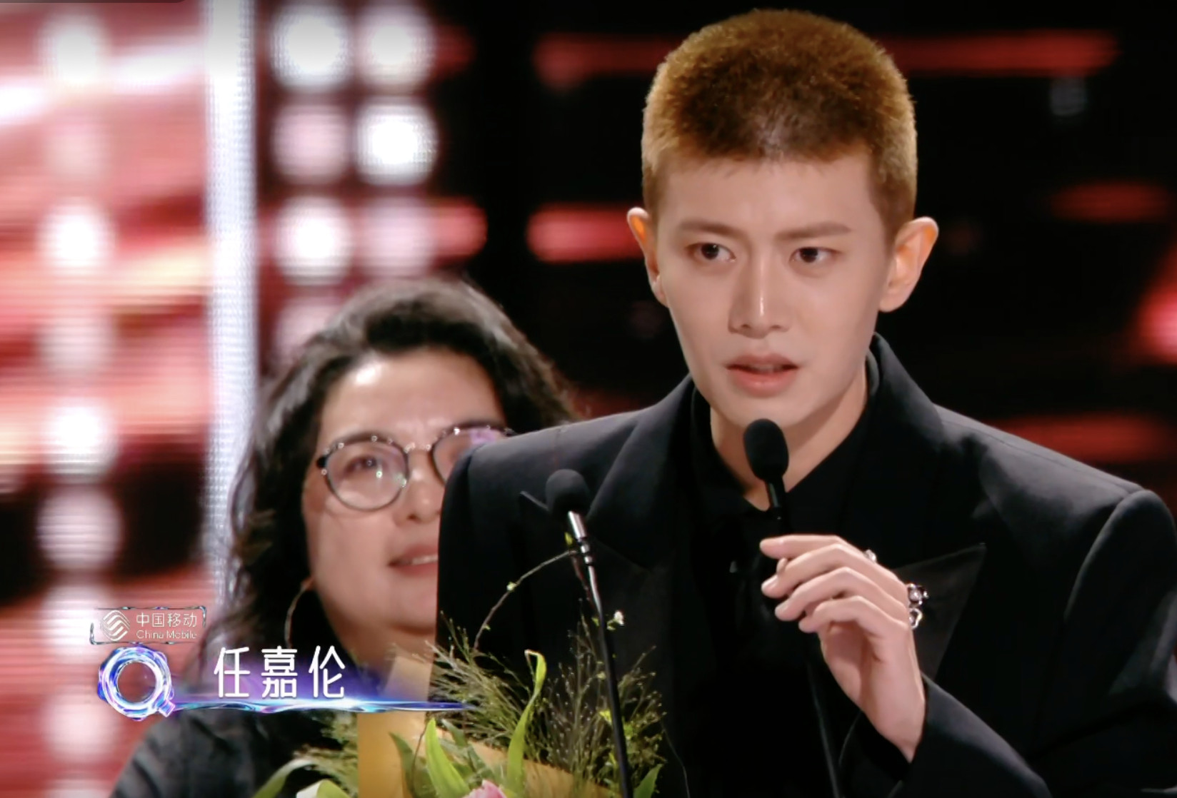 任嘉伦爱奇艺尖叫之夜任嘉伦宋祖儿尖叫之夜红毯生图任嘉伦：无忧渡是一种情绪，现在