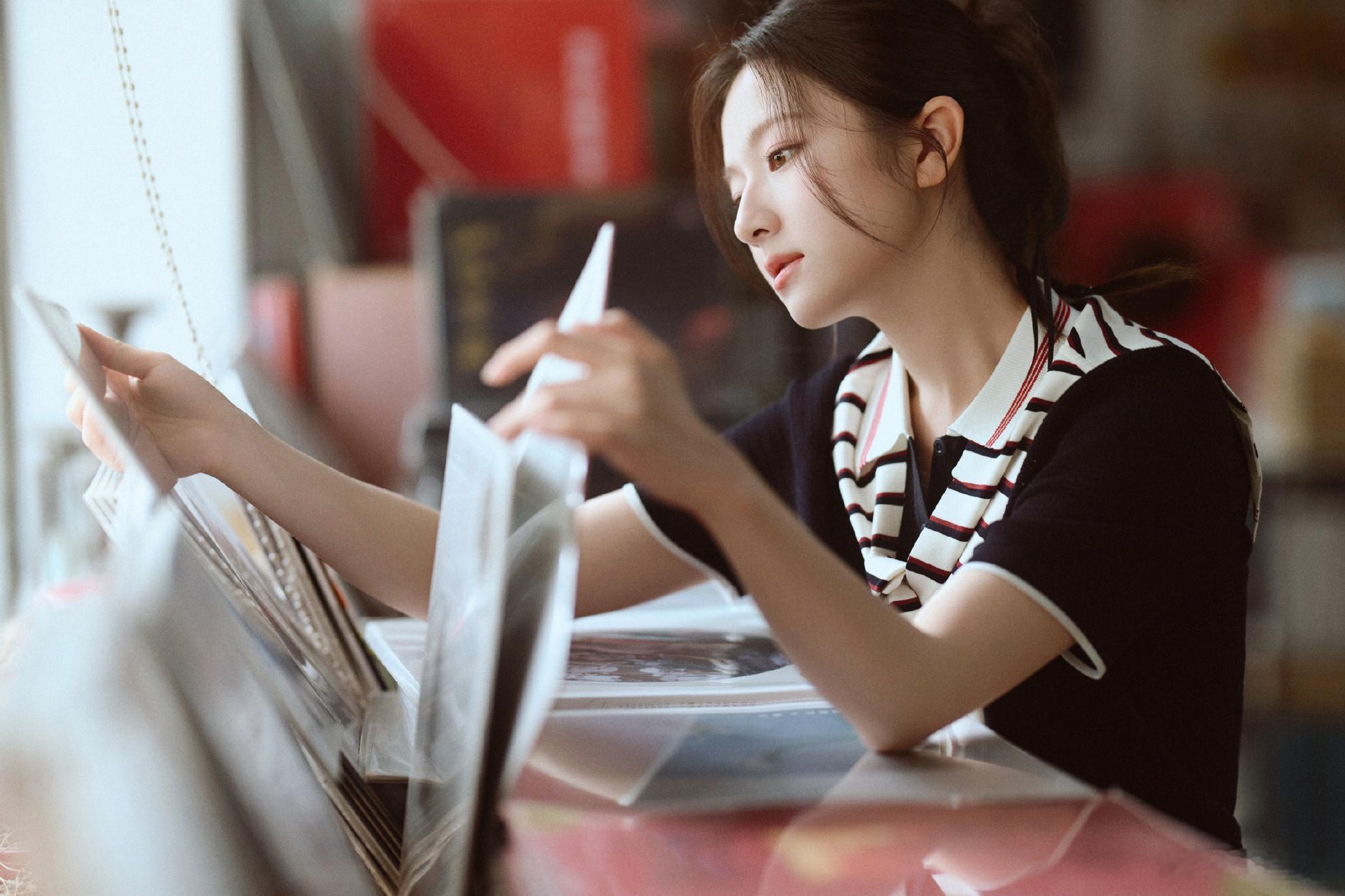 李兰迪这种我上学高低暗恋三年唱片店里来了一位温柔学姐谁能拒绝唱片馆里氛围感拉满的
