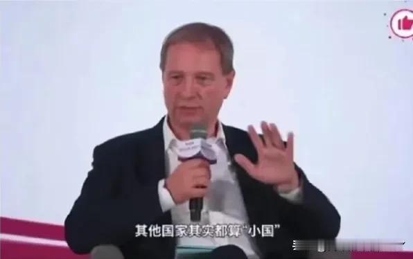 美国教授用一句话描述中美地位，新加坡论坛全场鸦雀无声：无人敢质疑！近期新