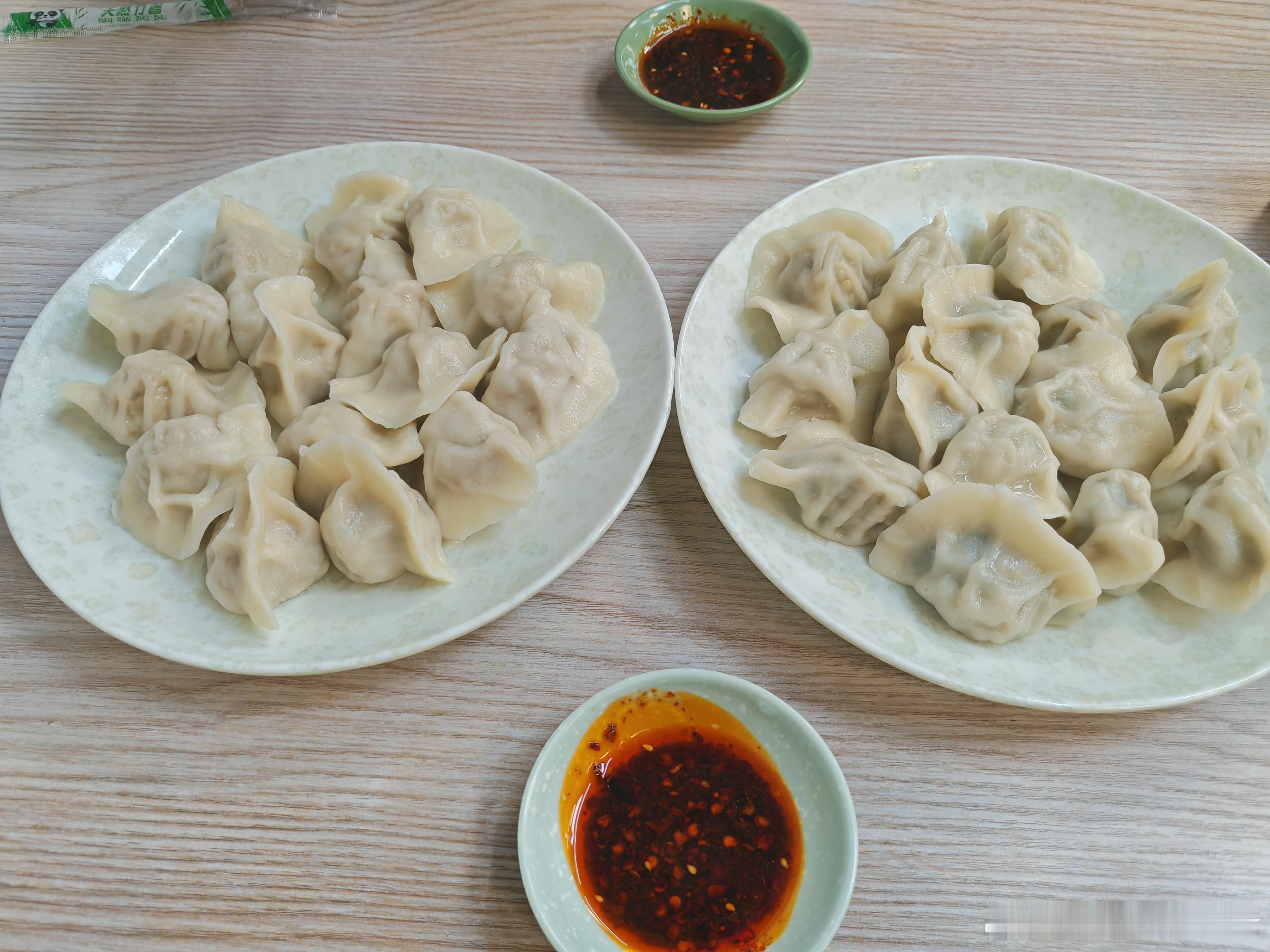 冬至要吃饺子，带娃去东北饺子馆，馄饨卖没了，凉菜卖没了，就有饺子，1块钱一个，点