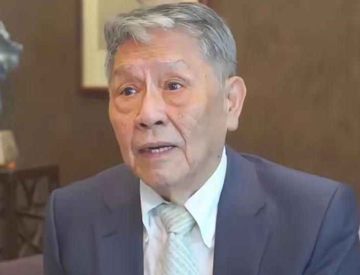帅化民曾说：以前毛主席骂美国是帝国主义纸老虎，我是很不服的！台湾退役中将帅化民在