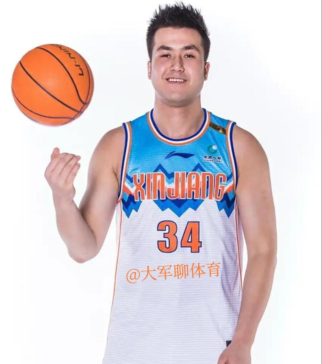 新疆飞虎男篮的本土3提之一，有着黄金左手之称的艾孜买提，这个夏季练得非常刻苦，体