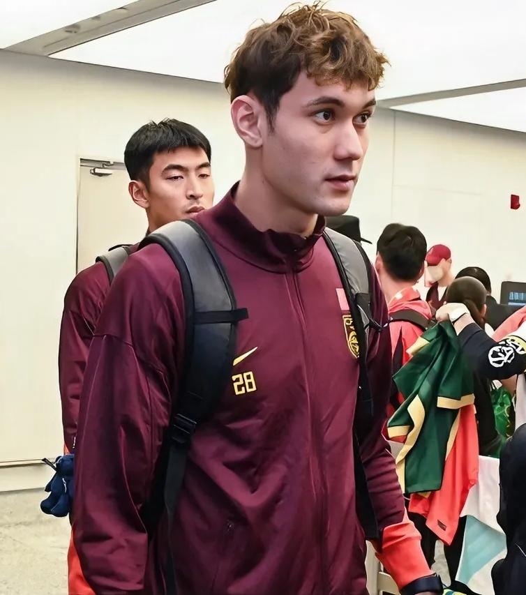 U23最让我意外的球员，不是5次神扑的李昊，也非失误的王玉栋，而是家庭苦难的