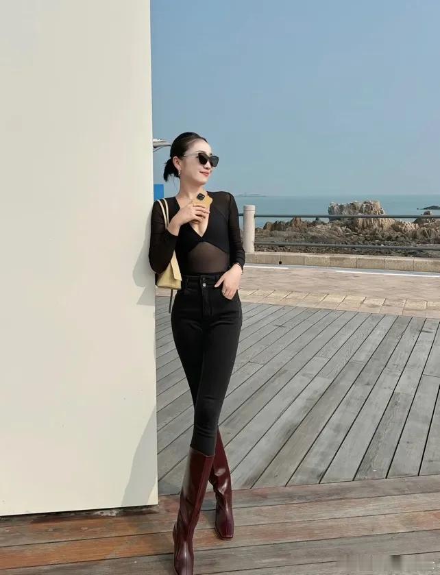 一枝红杏出墙来了